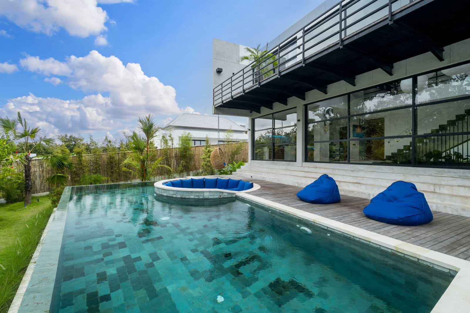 INDUSTRIAL MODERN DESIGN 3 BEDROOM VILLA FOR SALE LEASEHOLD IN PECATU BE-2212 